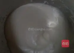 Illustration of how to decorate cakes with yogurt cheese mousse 1