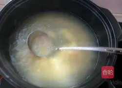 Illustration of how to make millet and sea cucumber porridge 3