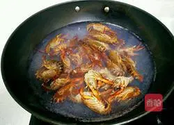 Illustration of how to make garlic crayfish 4