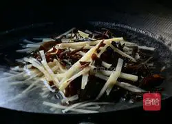 Illustration of how to make Sichuan fish-flavored shredded pork 5