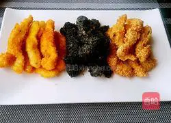 Illustration of three-color fried chicken tenders 8