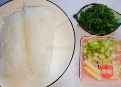 Illustration of how to make Scallop, Shrimp, Squid and Vermicelli Hot Pot 1