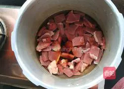 Illustration of how to make potato and beef stew 2