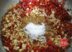 Illustration of how to make cold shredded chicken noodles for high temperatures 13