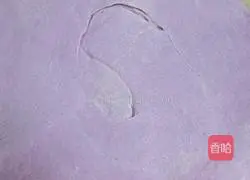 Illustration of how to make dragon fruit peel juice hand-shredded cake 6