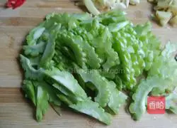 Bitter Melon Okra Twice-cooked Pork Recipe Illustration 1