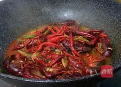 Illustration of how to make Sichuan style crayfish 10
