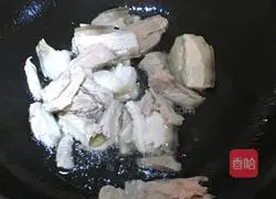 Illustration of how to make twice-cooked pork with green pepper and onion 3