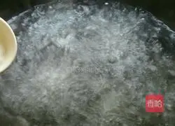 Illustration of how to make pasta (anchovy and tomato dried butterfly noodles) 3