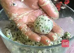 Illustration of how to make black rice tofu balls 5