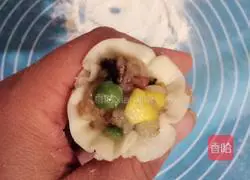 Illustration of how to make siomai 9