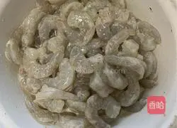 Illustration of how to make fried shrimps with green pepper 1