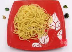 Illustration of how to make tomato bacon pasta 4