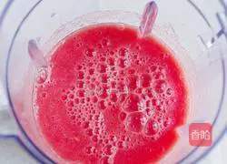 Illustration of how to make a jar of tomato sauce full of