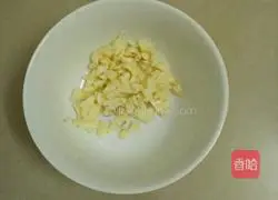 White Illustration of how to sear Cantonese cabbage 2