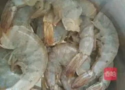 Illustration of how to make cheese, shrimp and baked mashed potatoes 1