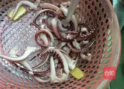 Illustration of how to make spicy squid tentacles 6