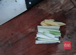 Illustration of how to make fried bacon with garlic sprouts 4