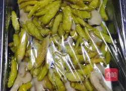 Illustration of homemade pickled pepper chicken feet 5