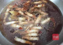 Illustration of how to make pork belly stewed with potatoes 5