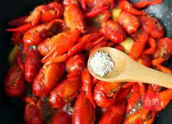Illustration of how to make spicy crayfish 14