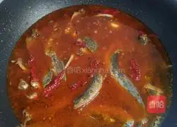 Illustration of how to make loach stewed tofu 5