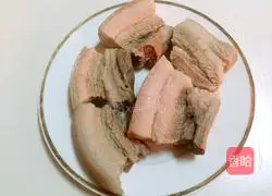 Illustration of how to make garlic white meat 11