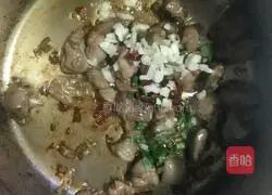 Illustration of how to make spicy chicken rice 6