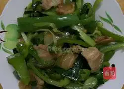 Illustration of the recipe of twice-cooked pork with bell pepper and garlic sprouts 5