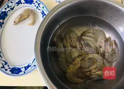 Illustration of braised prawns in oil 1