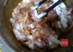 Fish-flavored shredded pork cover Illustration of how to pour rice 6