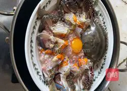 Illustration of how to make meat cakes and crabs 9