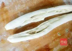 Illustration of how to make crispy hand-shredded pancakes 4