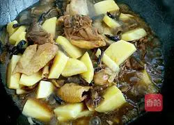 Illustration of Northeast Chicken Stewed with Mushrooms 8