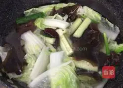 Illustration of how to cook fish in boiling water 6