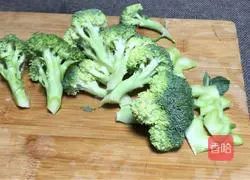 Illustration of how to make fried shrimps with broccoli 2