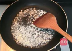 Illustration of how to steam loofah with wolfberry and garlic flavor 8