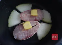 Illustration of how to make stewed herring with winter melon 3