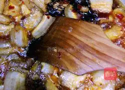 Sichuan flavor Illustration of how to make twice-cooked pork with garlic sprouts 9