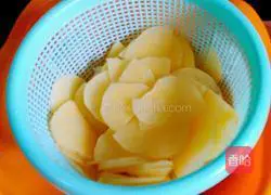 Illustration of how to make potato twice-cooked pork 4