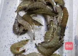 Braised prawns in oyster sauce Illustration of how to do it 1