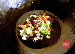 Illustration of how to make spicy ginger and scallion pancake 4