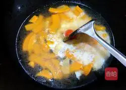 Illustration of how to make salted egg pumpkin soup 7