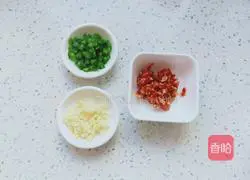 Illustration of how to make steamed scallop meat with chopped pepper 3