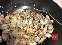 Illustration of how to make garlic scallops 4