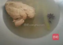 Illustration of how to make spicy chicken shredded cold noodles 2