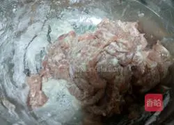 Illustration of how to make fish-flavored shredded pork (less meat version) 4