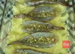 Cheese Shrimp Baked Mashed Potatoes Recipe Illustration 4