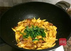 Illustration of how to make stir-fried pork with Huoxiang bamboo shoots 12