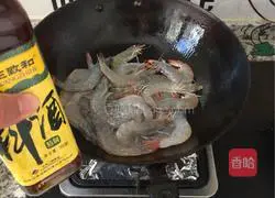 Illustration of braised shrimp in oil 4